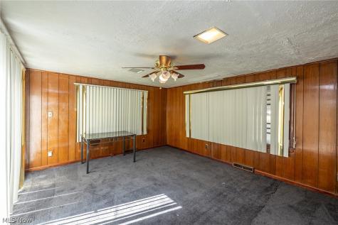 17004 Stockbridge Avenue Cleveland OH 44128