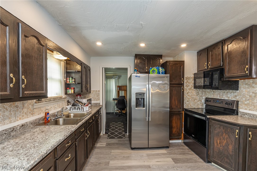 17004 Stockbridge Avenue Cleveland OH 44128