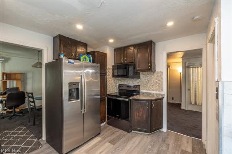 17004 Stockbridge Avenue Cleveland OH 44128