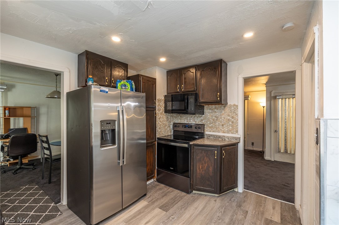 17004 Stockbridge Avenue Cleveland OH 44128