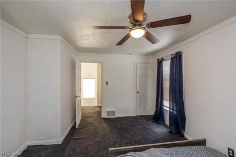 17004 Stockbridge Avenue Cleveland OH 44128