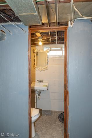 17004 Stockbridge Avenue Cleveland OH 44128