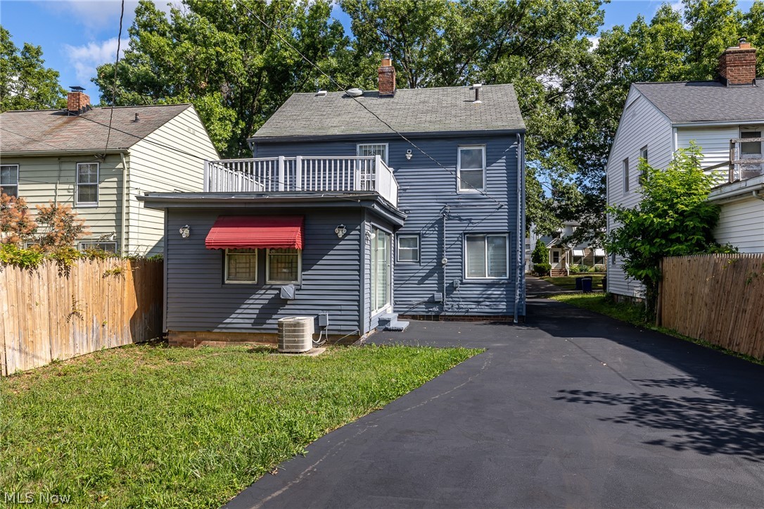 17004 Stockbridge Avenue Cleveland OH 44128