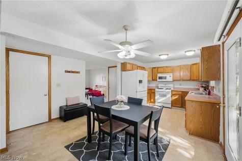 1138 Oxford Circle Akron OH 44312