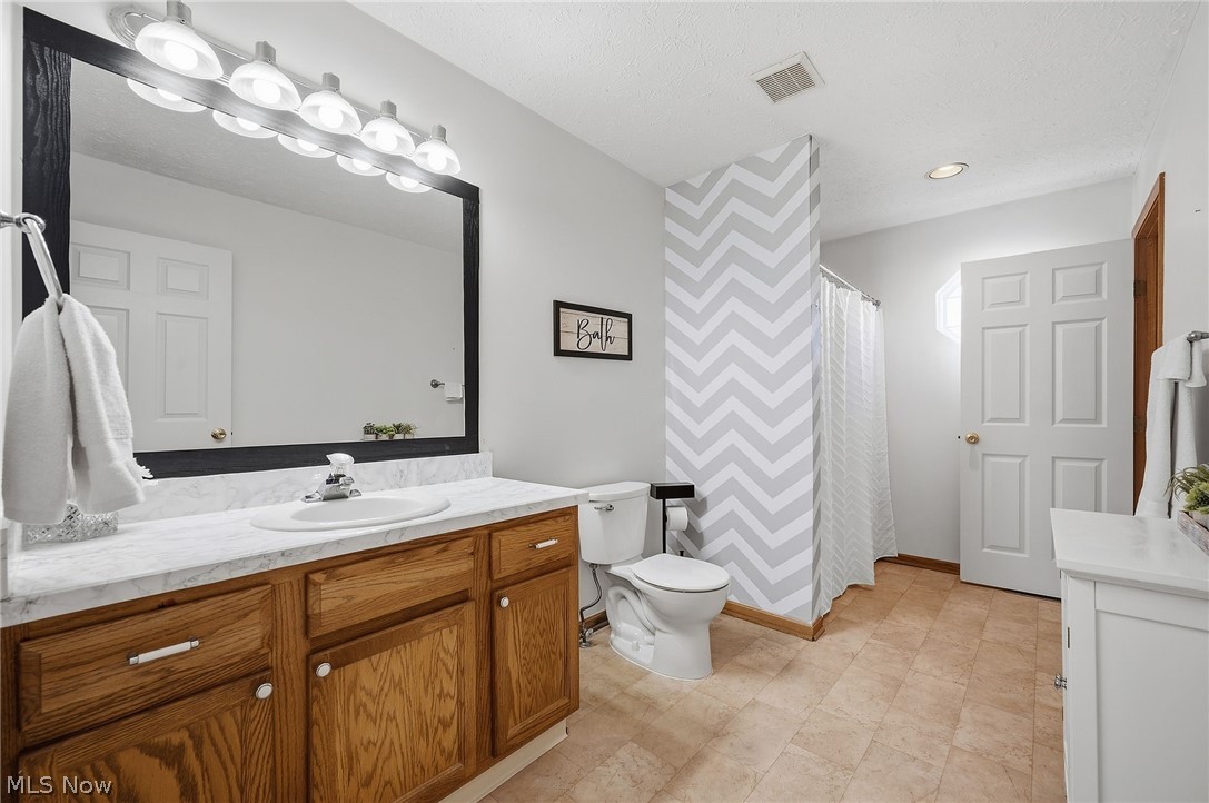 1138 Oxford Circle Akron OH 44312