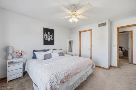 1138 Oxford Circle Akron OH 44312