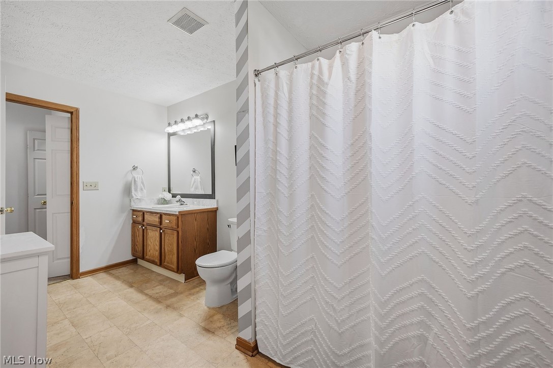 1138 Oxford Circle Akron OH 44312