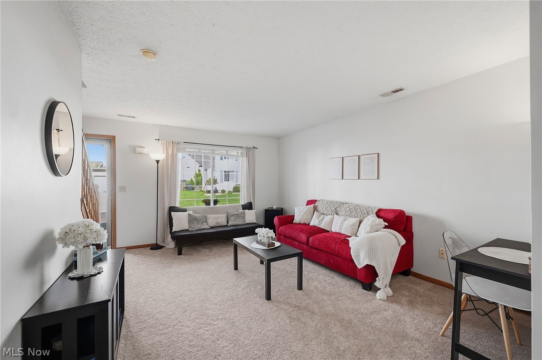 1138 Oxford Circle Akron OH 44312