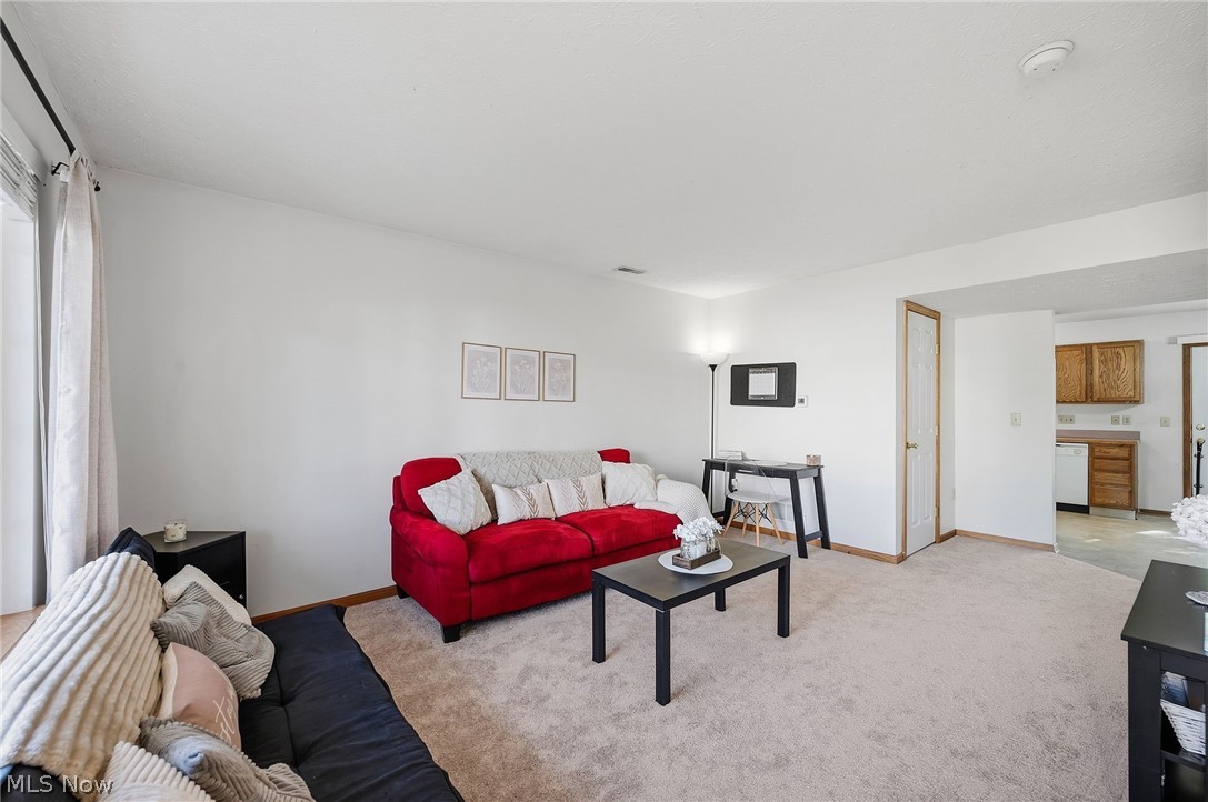 1138 Oxford Circle Akron OH 44312