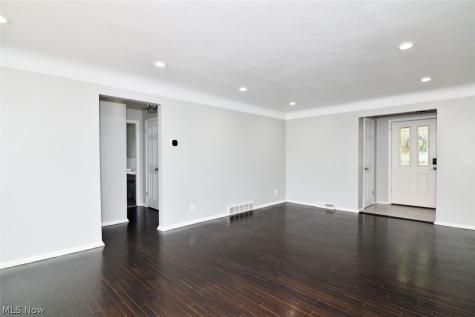 4949 Emmet Road Lyndhurst OH 44124