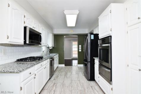 4949 Emmet Road Lyndhurst OH 44124