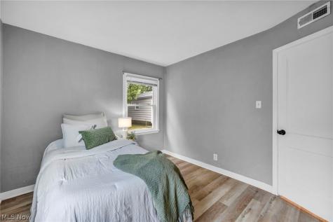 377 Morrison Avenue Cuyahoga Falls OH 44221