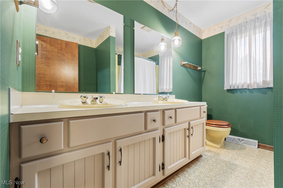 2317 Raintree Street NE Canton OH 44705
