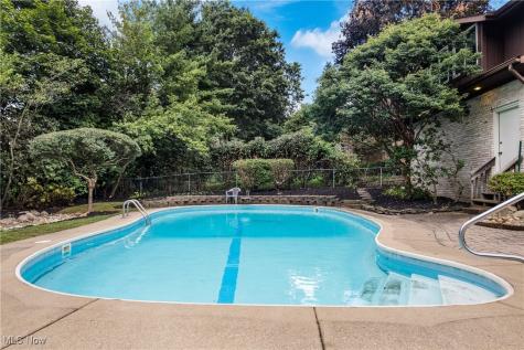 2317 Raintree Street NE Canton OH 44705