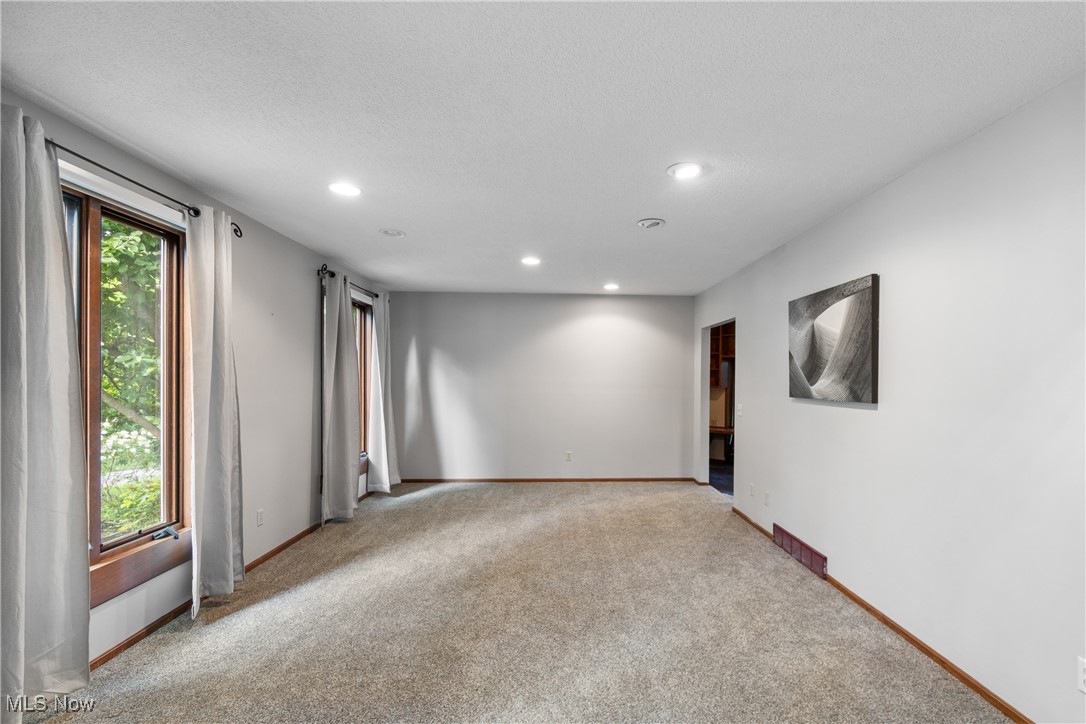 2317 Raintree Street NE Canton OH 44705