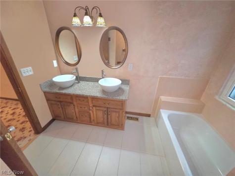 38450 Crossbrook Avenue Willoughby OH 44094