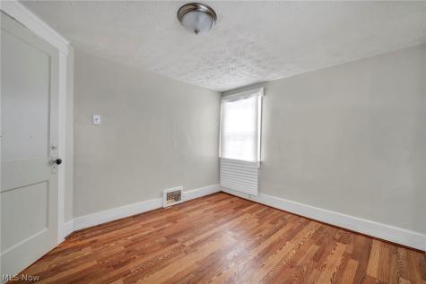 960 Whittier Avenue Akron OH 44320