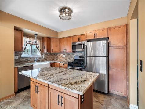 4402 Valleyside Road Cleveland OH 44135