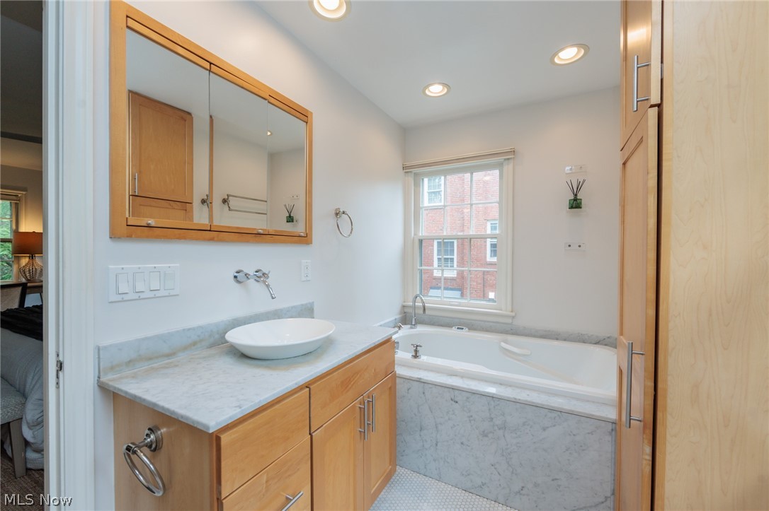2643 Kerwick Road University Heights OH 44118