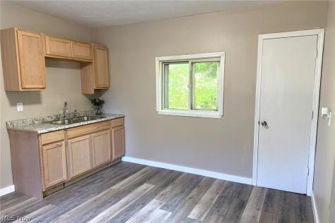 318 Joseph Avenue Barberton OH 44203