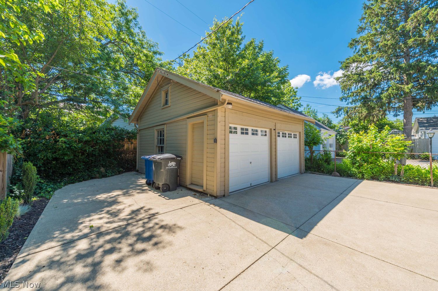 1533 Lewis Drive Lakewood OH 44107