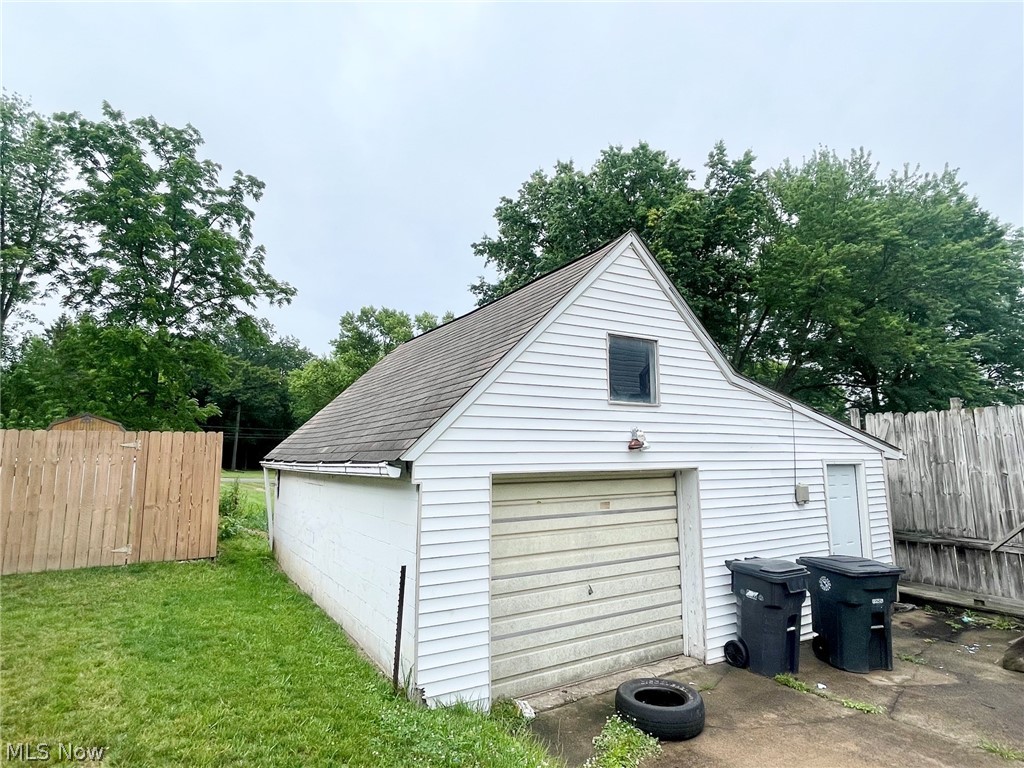 3187 Orchard Warren OH 44484