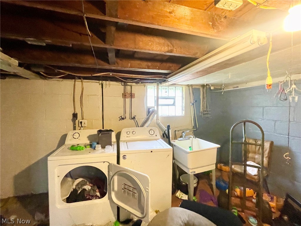 3187 Orchard Warren OH 44484