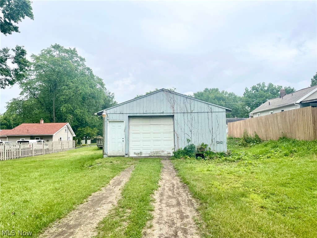 3187 Orchard Warren OH 44484