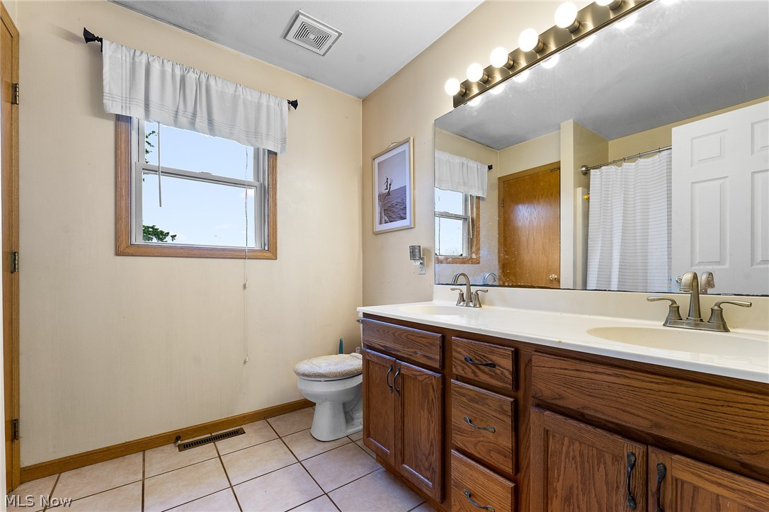 10460 Carrie Drive New Middletown OH 44442