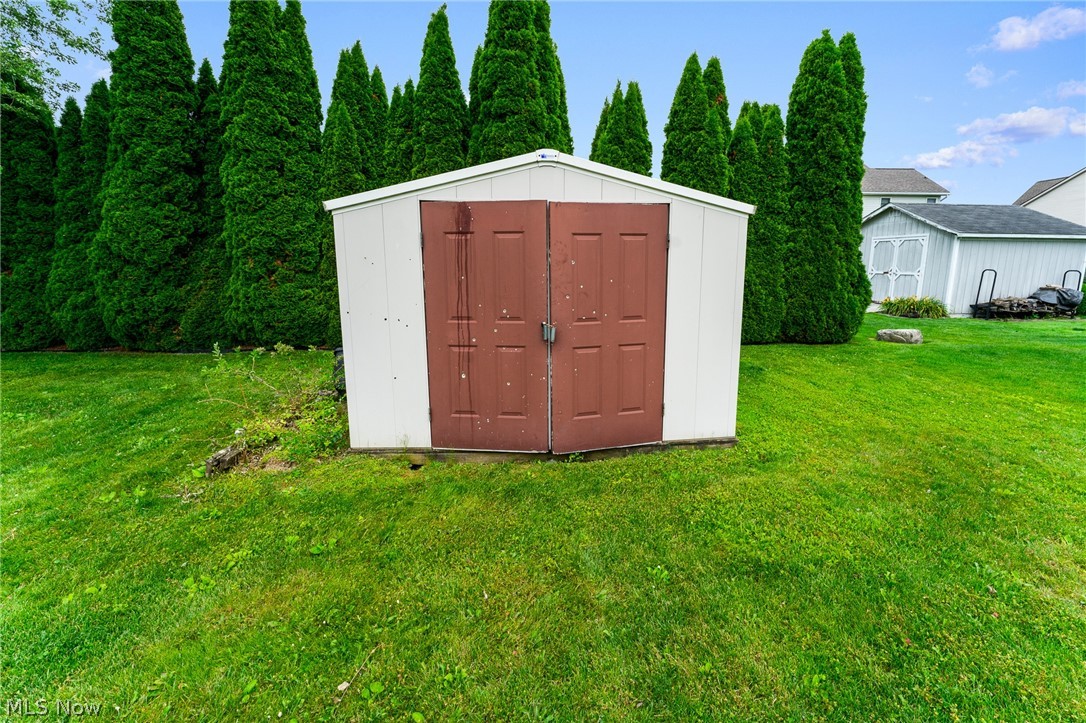 10460 Carrie Drive New Middletown OH 44442