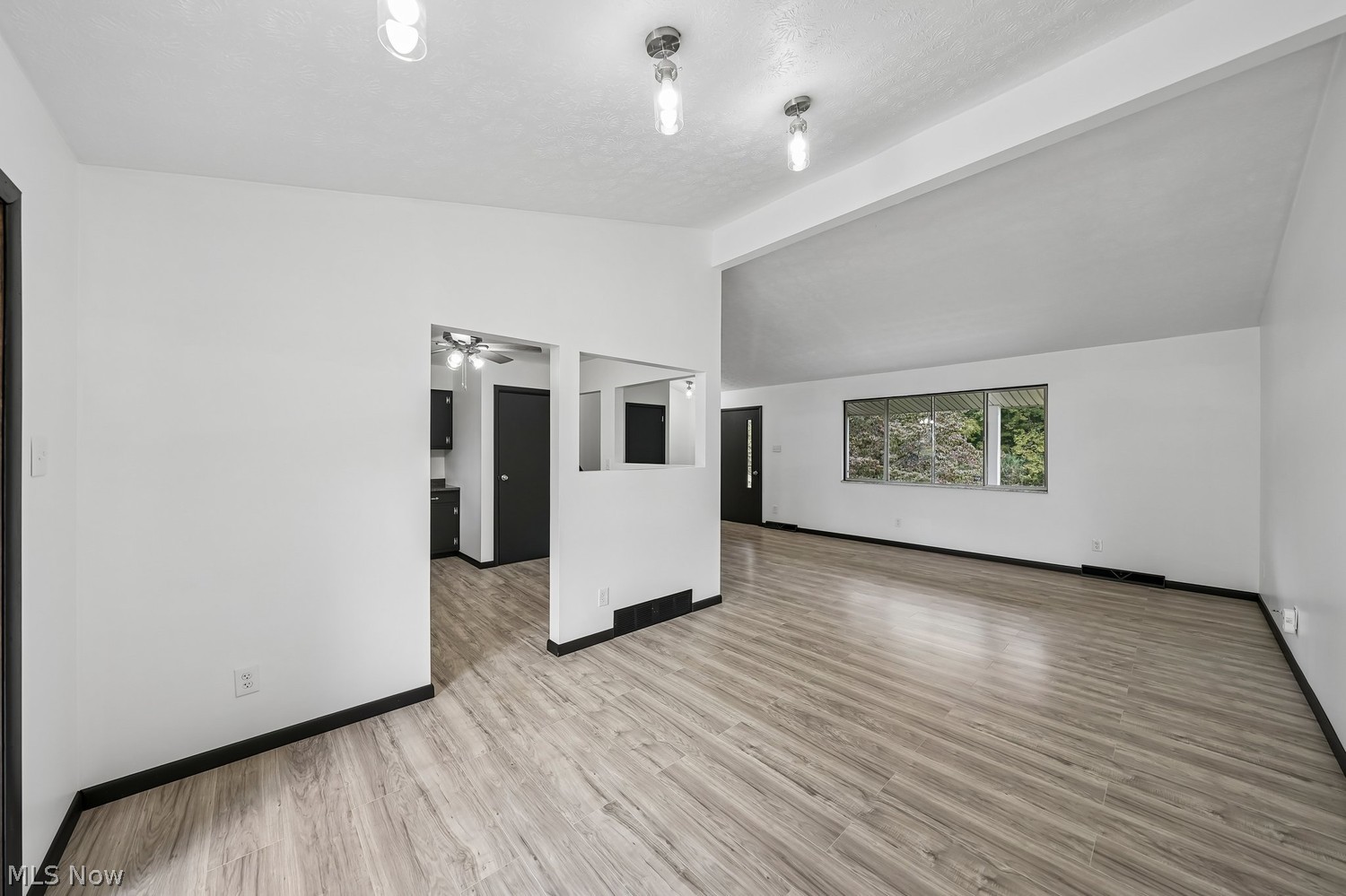 5433 Lakeview Drive Cortland OH 44410