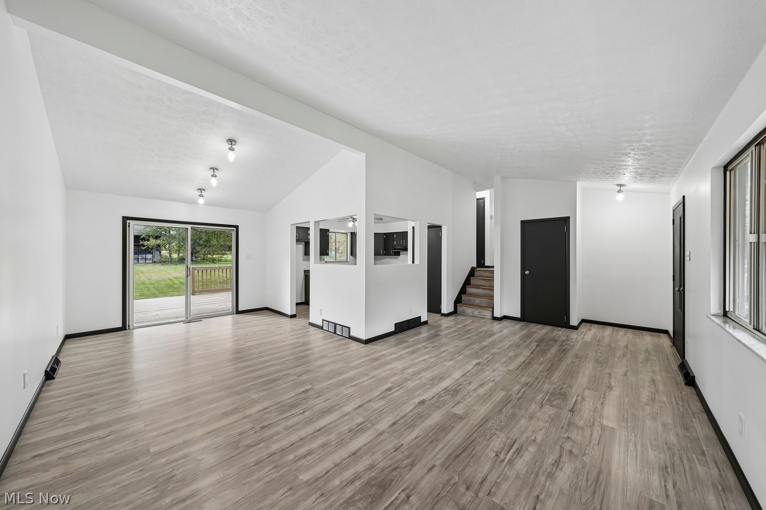 5433 Lakeview Drive Cortland OH 44410