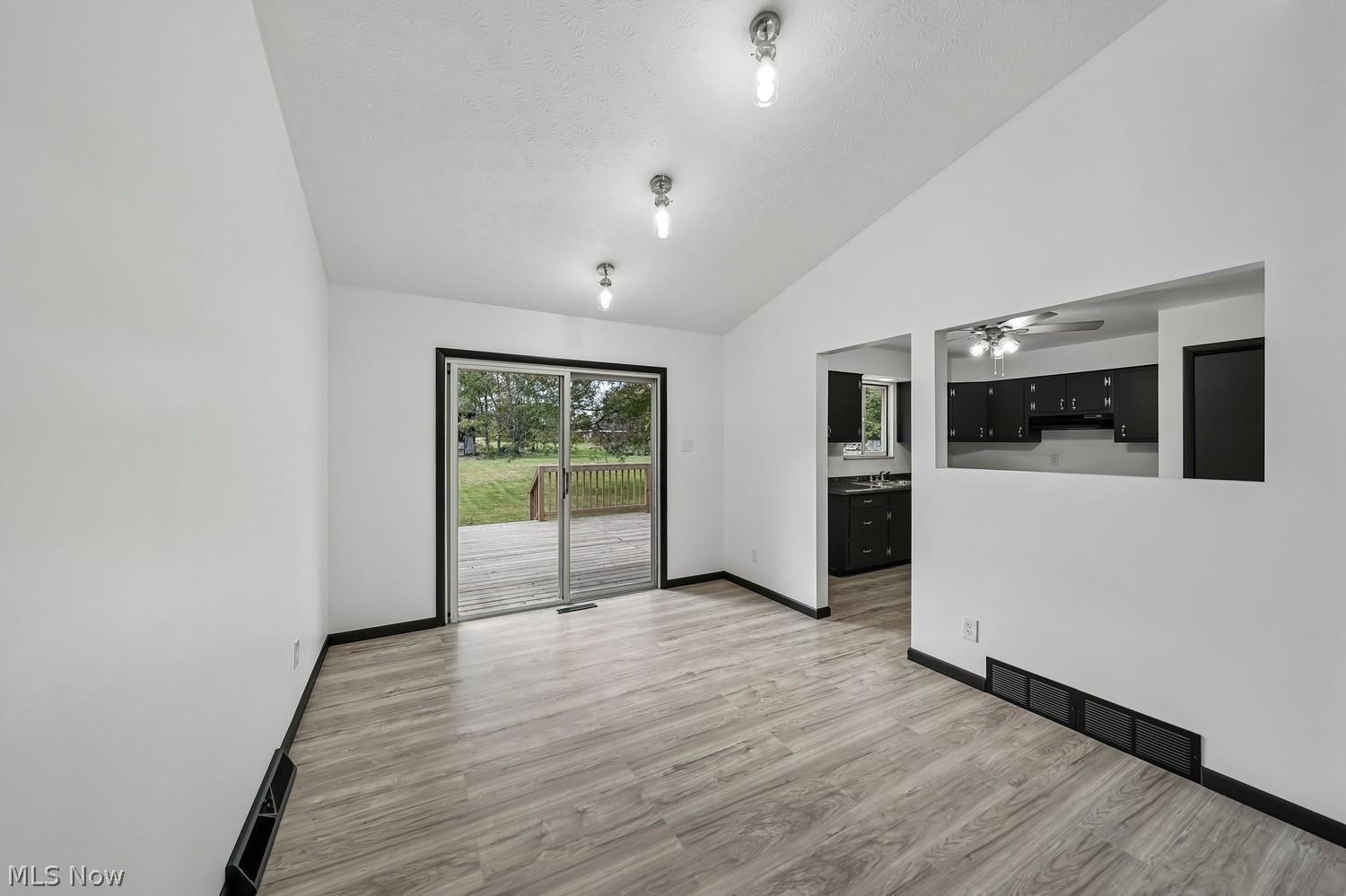5433 Lakeview Drive Cortland OH 44410