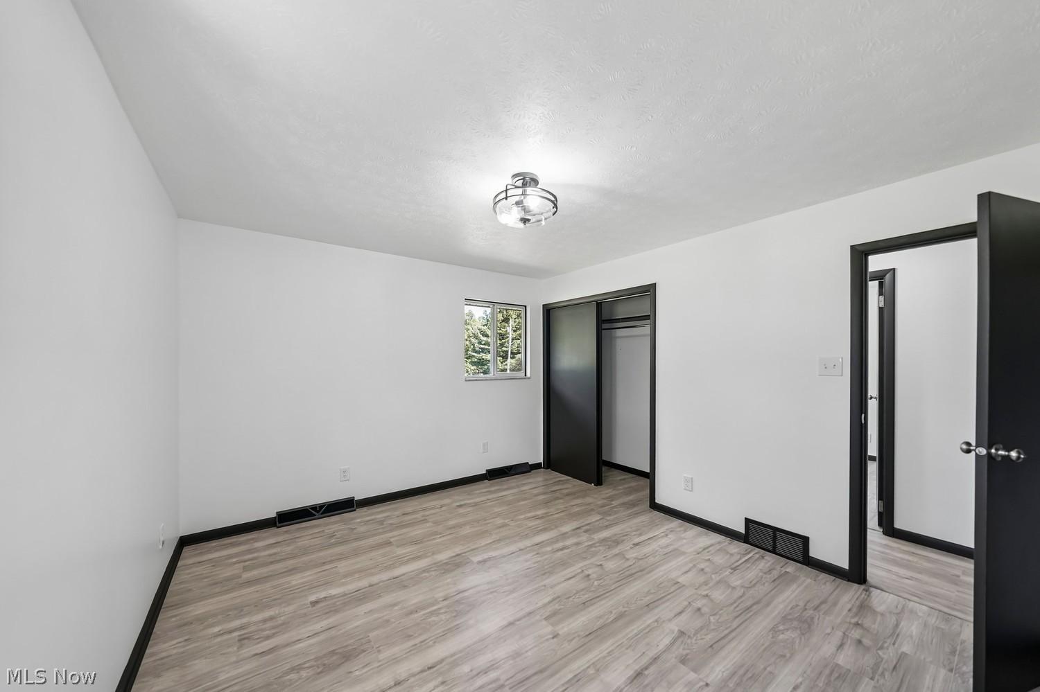 5433 Lakeview Drive Cortland OH 44410