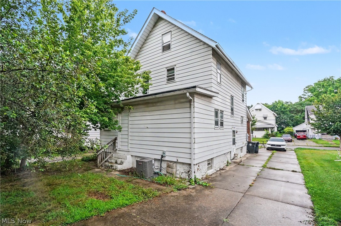 456 Delmar Avenue Akron OH 44310
