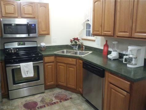 1231 Honodle Avenue Akron OH 44305