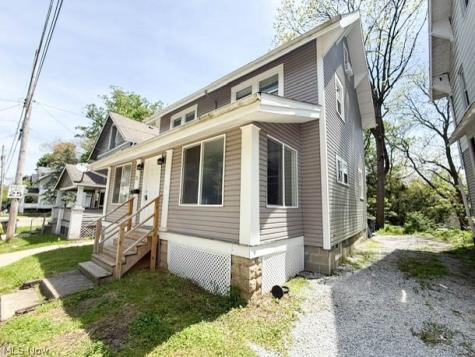 73 Belvidere Way Akron OH 44302