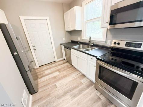 73 Belvidere Way Akron OH 44302