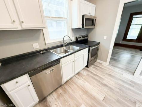 73 Belvidere Way Akron OH 44302