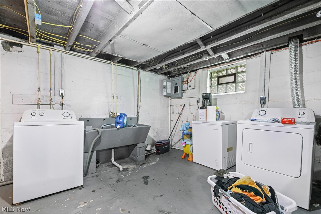 761 Carlysle Street Akron OH 44310