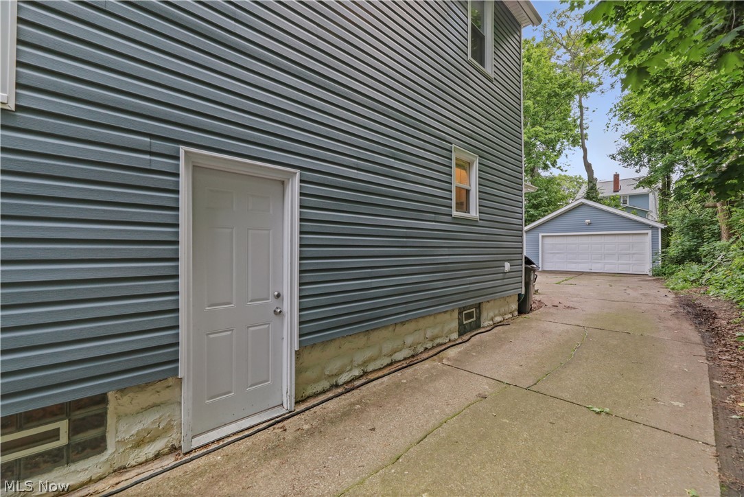 761 Carlysle Street Akron OH 44310
