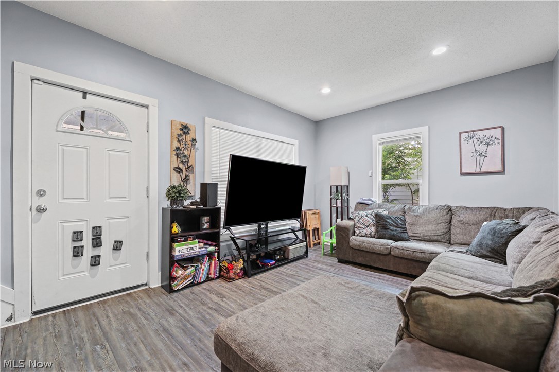 761 Carlysle Street Akron OH 44310