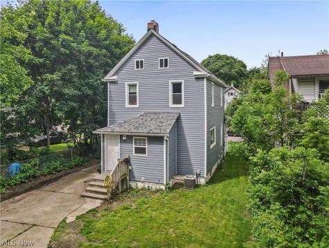 761 Carlysle Street Akron OH 44310