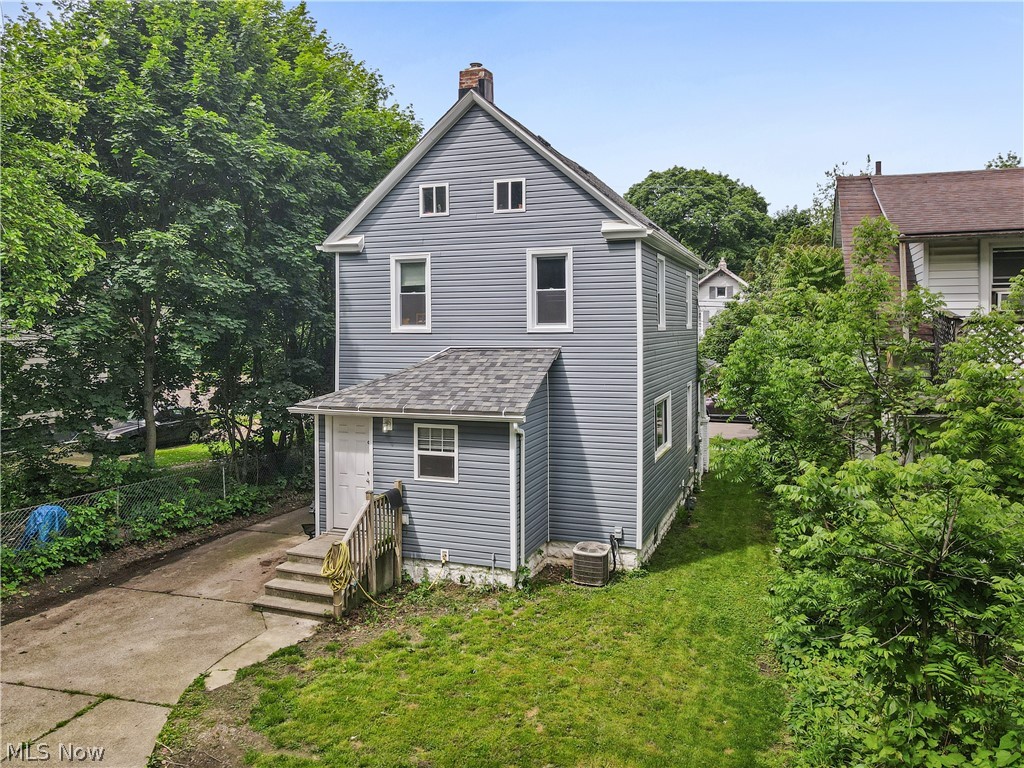 761 Carlysle Street Akron OH 44310