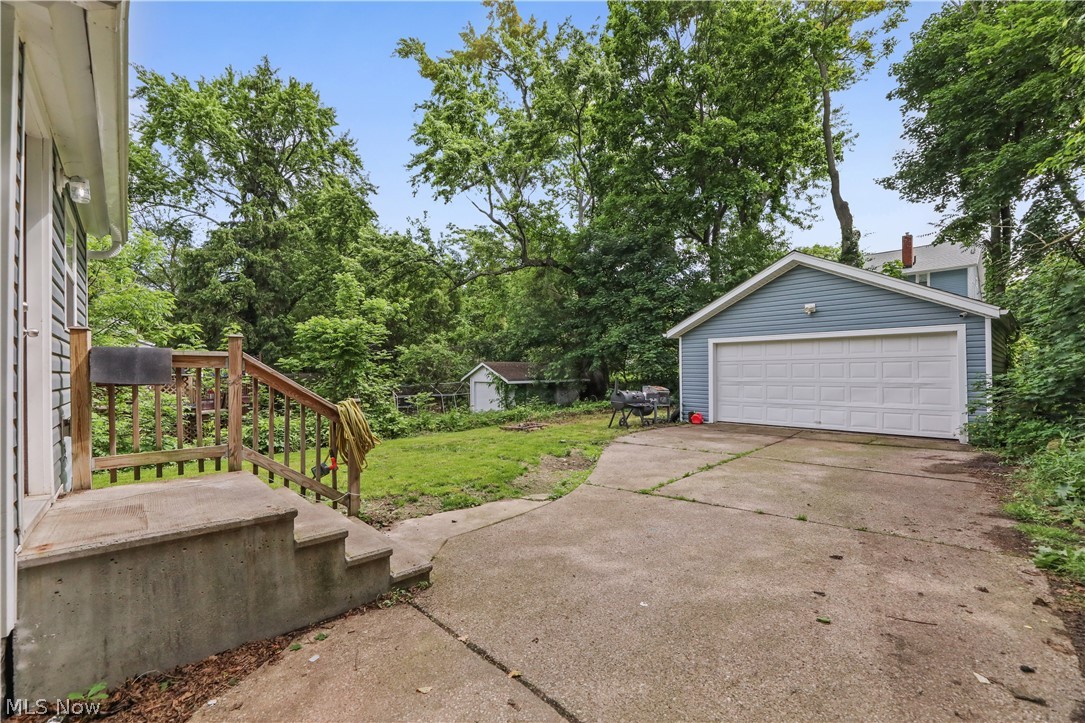 761 Carlysle Street Akron OH 44310