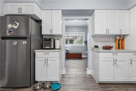 761 Carlysle Street Akron OH 44310