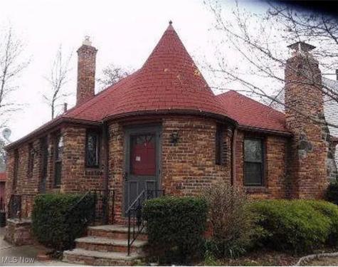 16212 Elsienna Avenue Cleveland OH 44135