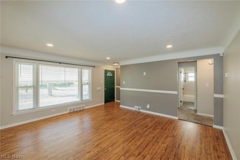 4245 Feiner Drive Cleveland OH 44122
