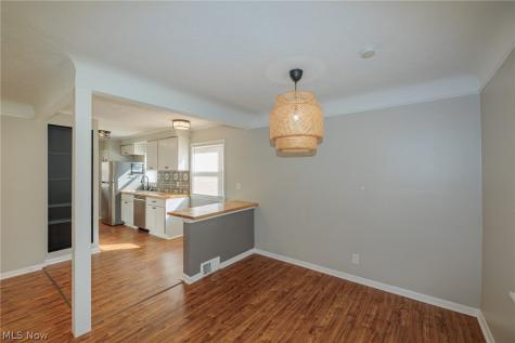 4245 Feiner Drive Cleveland OH 44122