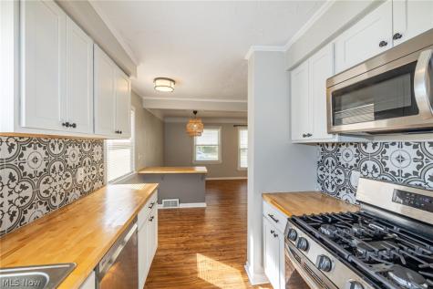 4245 Feiner Drive Cleveland OH 44122